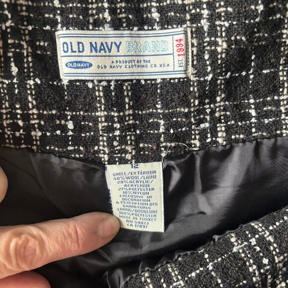 Old Navy size 12 black and white plaid wool skirt - Picture 2 of 3